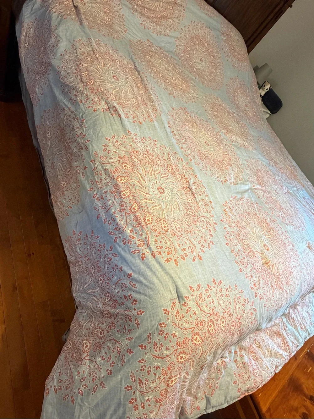 Ralph Lauren Light Blue and Coral Medallion Reversible Cotton King Comforter